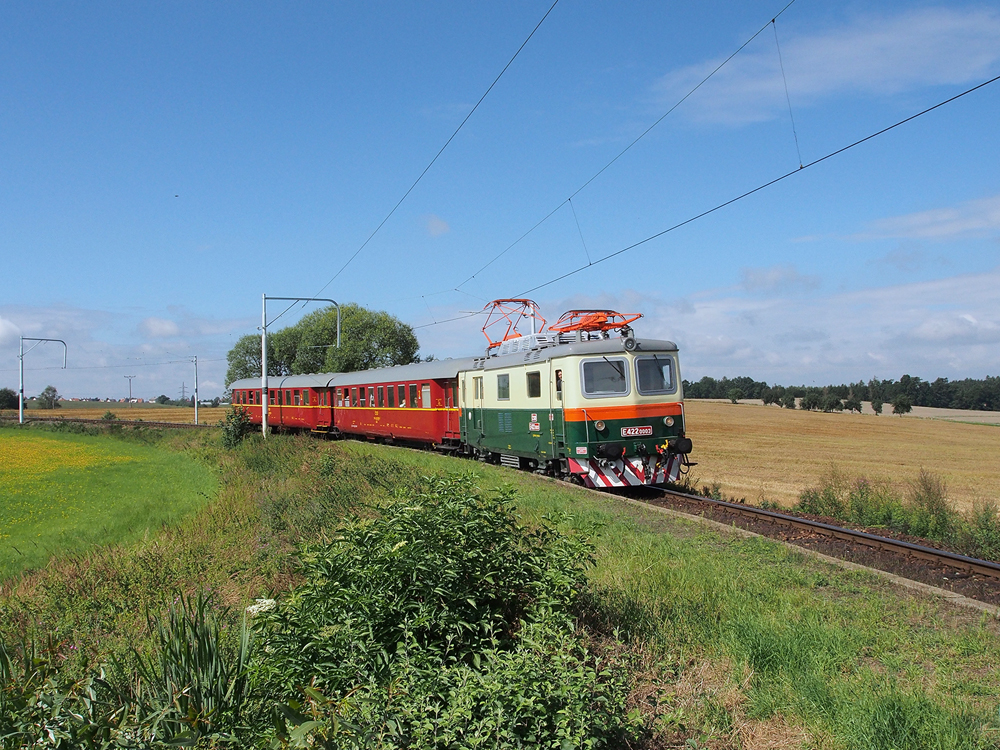 Obr. 1 - Bobinka přijíždí se svým prvním sobotním vlakem z Bechyně do zastávky Horky u Tábora