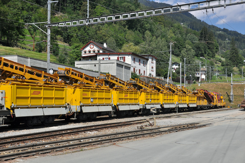 Stroje připravené na úpravu tratě