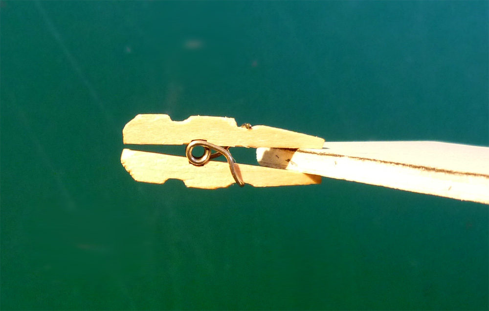Kolíček miniaturní (s otočenou polohou čelistí)