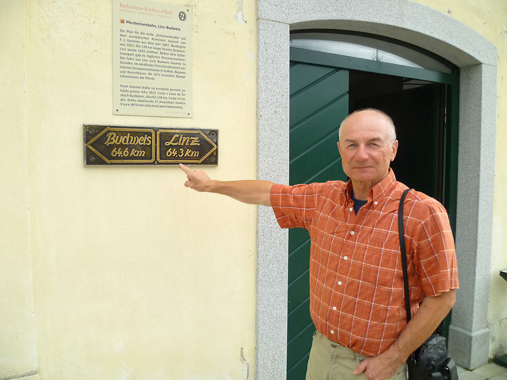 Jirka se podivuje, že do Č. Budějovic je to z nejvyššího bodu trasy dál jak do Lince