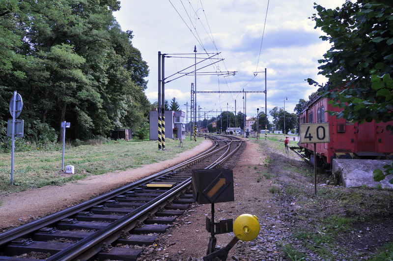 Odjezdové zhlaví směr Veselí n/L. při pohledu do nádraží