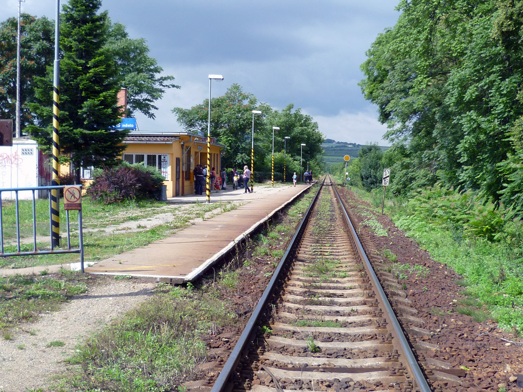 Pohled od přejezdu