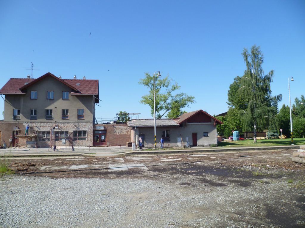 Čelní pohled na rekonstruovanou budovu nádraží