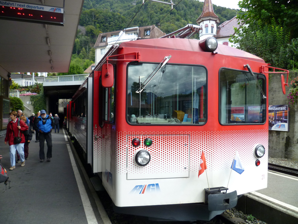 Vlak dojel do stanice ve Vitznau