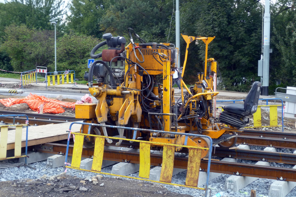 Křižovatka Vypich - stavba odbočky do tramvajové smyčky