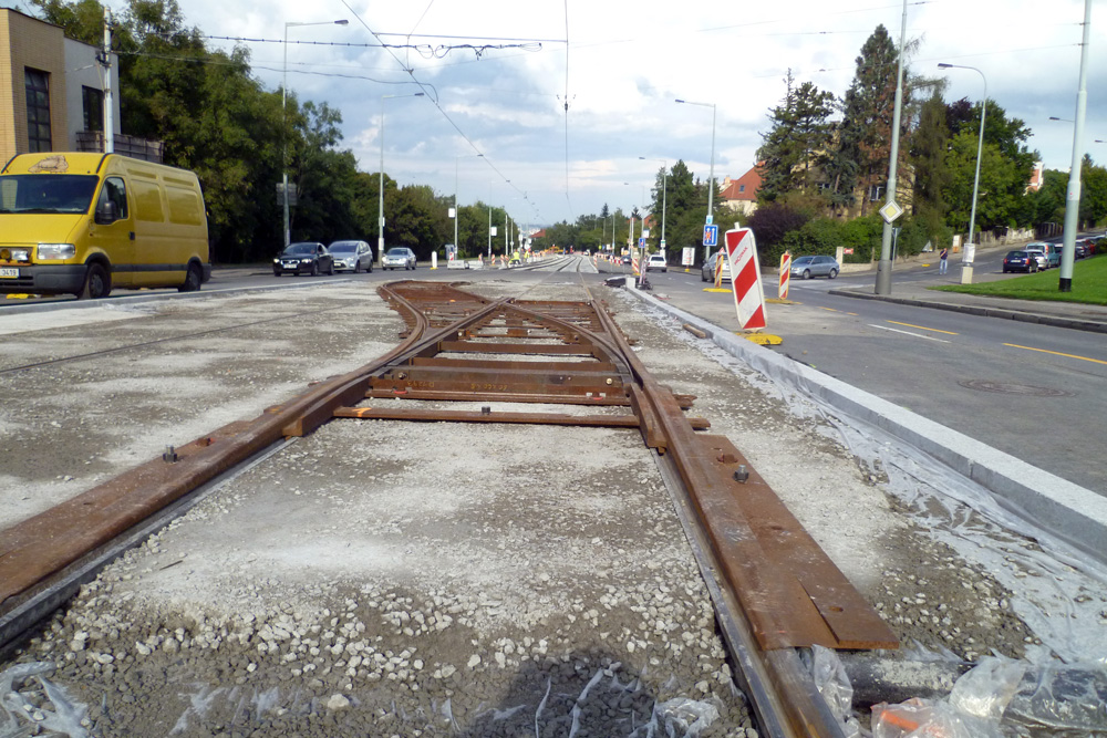 Přejezdové zařízení u křižovatky Bělohorská - Tomanova