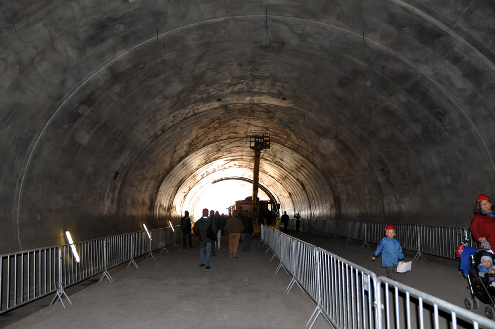 Dočasné vyústění tunelu v prostoru pod křižovatkou na Petřiny