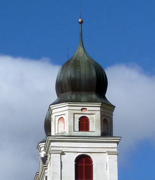 Jeden z mnohých kostelů ve Švýcarsku
