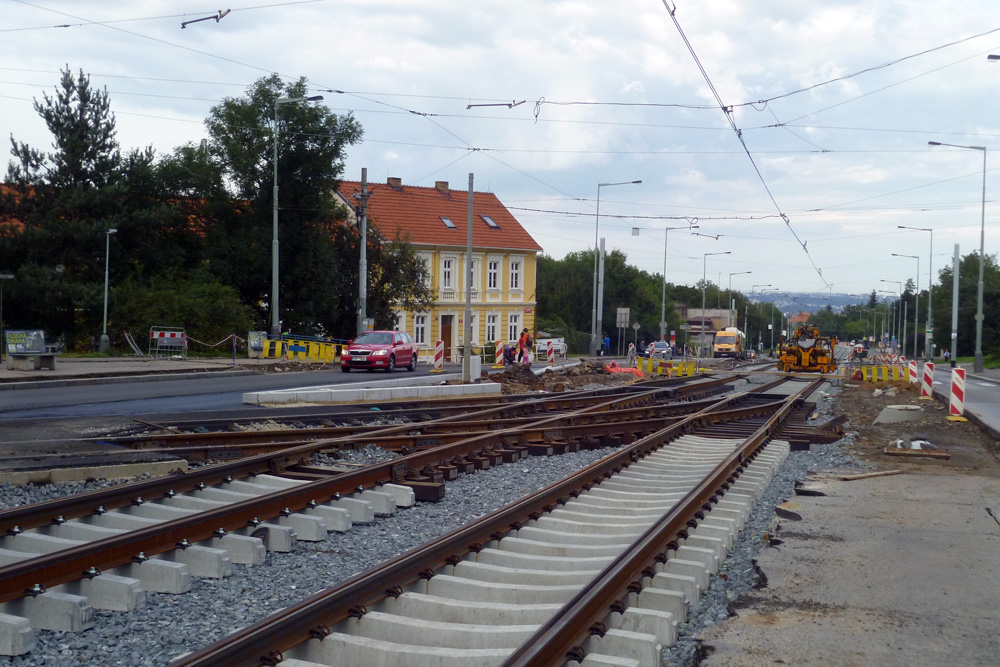 Křižovatka Vypich - stavba odbočky do tramvajové smyčky