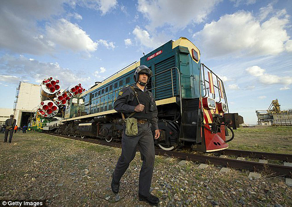 Bajkonur - ostře sledovaný vlak v čele s lokomotivou TEM2
