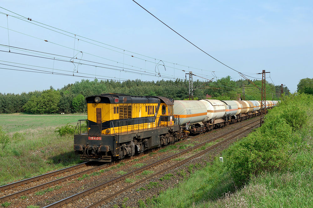 Pro srování - československá lokomotiva T699, v Rusku označované jako ČME3 - odtud přezdívka Čmelák